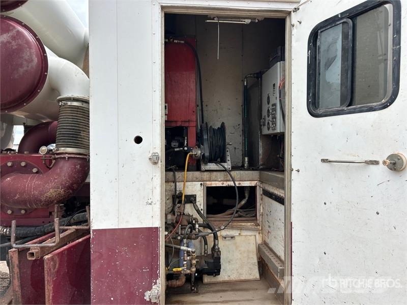 Western Star 4900 8x4 Twin-Steer Vacuum Excavator Truck Slamsugningsbil