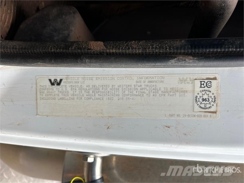 Western Star 4900 8x4 Twin-Steer Vacuum Excavator Truck Slamsugningsbil