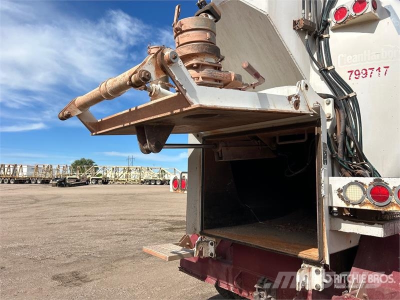 Western Star 4900 8x4 Twin-Steer Vacuum Excavator Truck Slamsugningsbil
