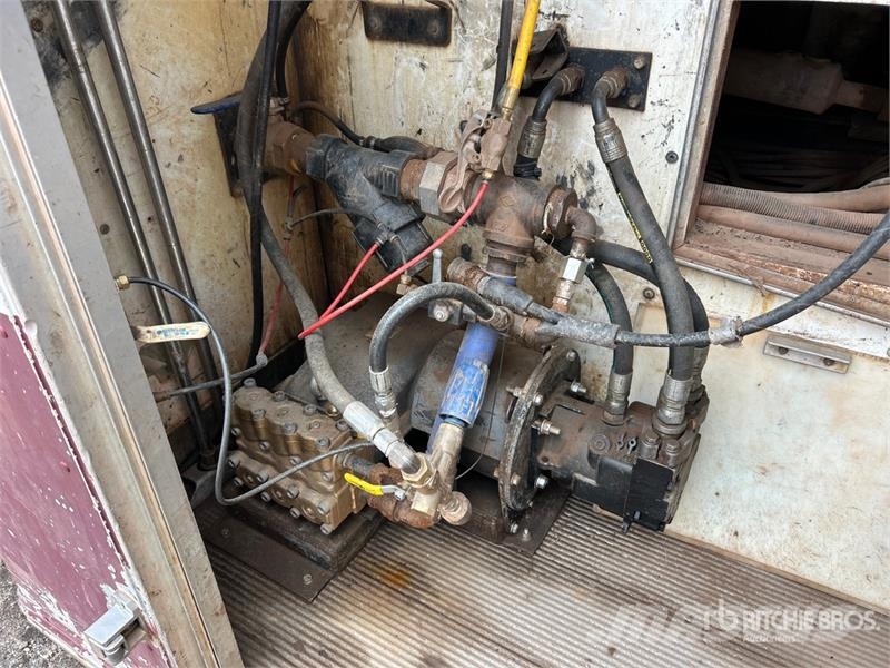 Western Star 4900 8x4 Twin-Steer Vacuum Excavator Truck Slamsugningsbil