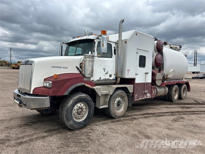 Western Star 4900 8x4 Twin-Steer Vacuum Excavator Truck Slamsugningsbil