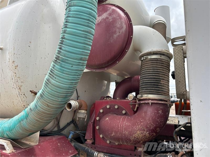 Western Star 4900 8x4 Twin-Steer Vacuum Excavator Truck Slamsugningsbil