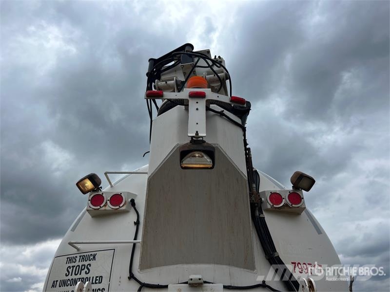 Western Star 4900 8x4 Twin-Steer Vacuum Excavator Truck Slamsugningsbil