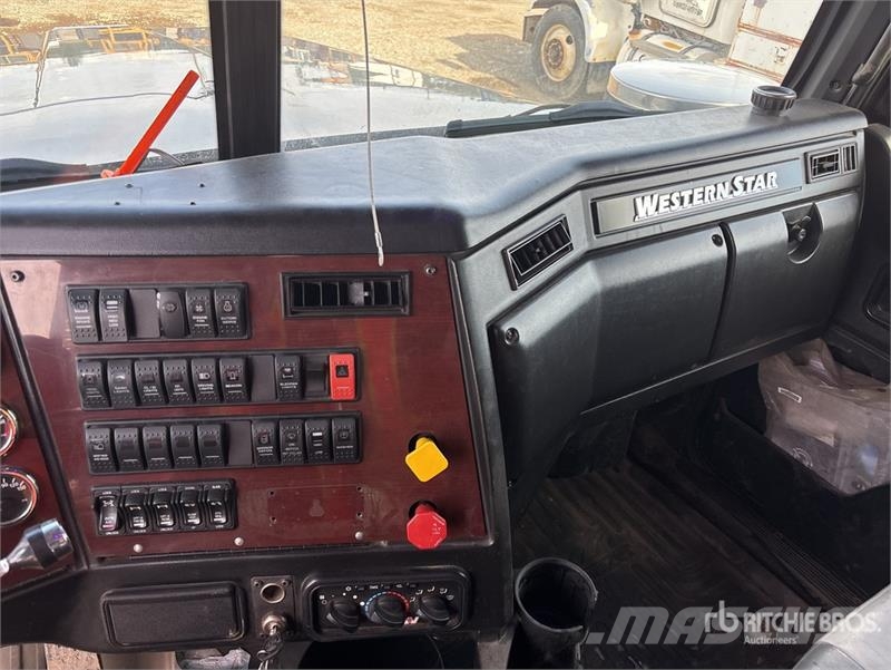 Western Star 4900EX Vetopöytäautot
