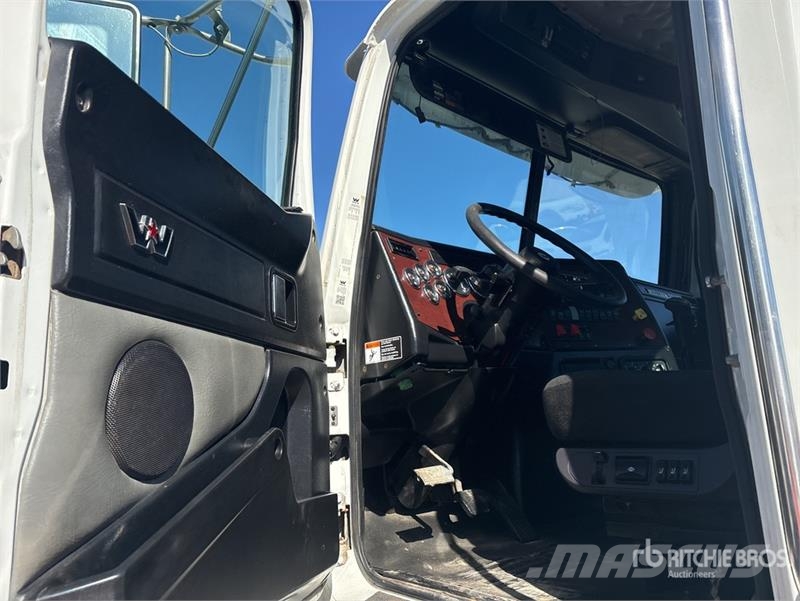 Western Star 4900SB 4x2 S/A Day Cab Truck Tractor Tracteur routier