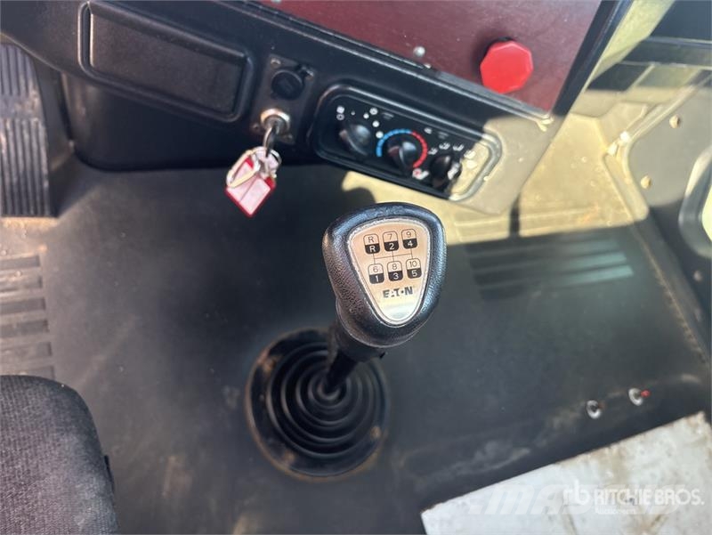 Western Star 4900SB 4x2 S/A Day Cab Truck Tractor Tracteur routier