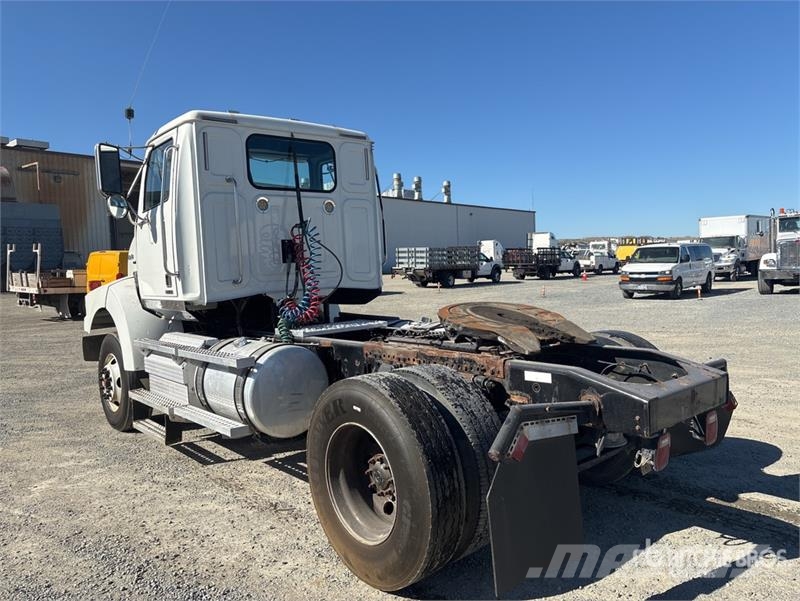 Western Star 4900SB 4x2 S/A Day Cab Truck Tractor Autotractoare