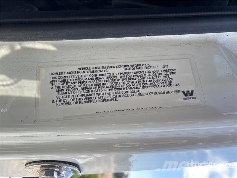 Western Star 4900SB 4x2 S/A Day Cab Truck Tractor Autotractoare