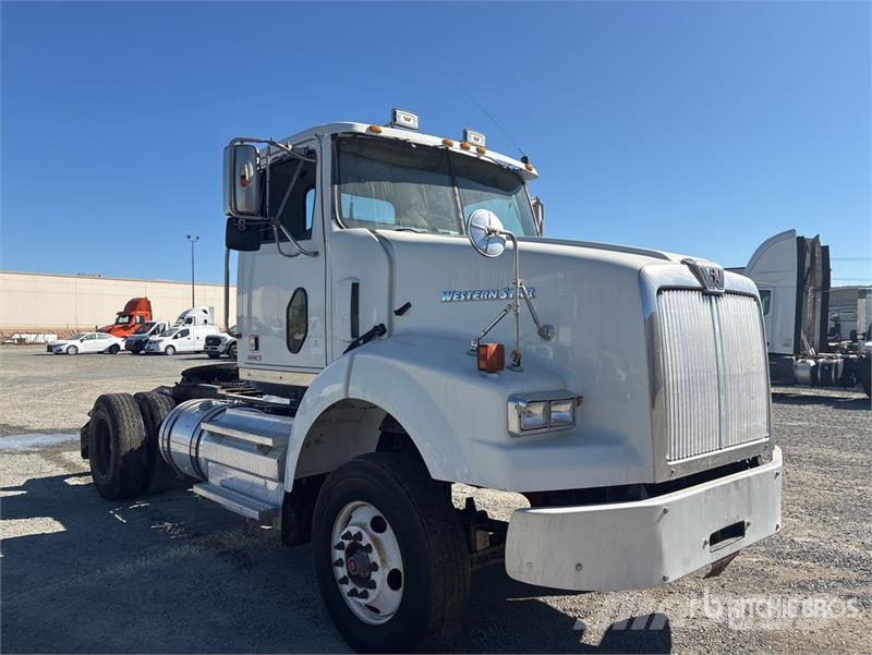 Western Star 4900SB 4x2 S/A Day Cab Truck Tractor Autotractoare
