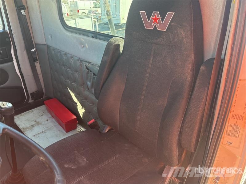 Western Star 4900SB 4x2 S/A Day Cab Truck Tractor Tracteur routier