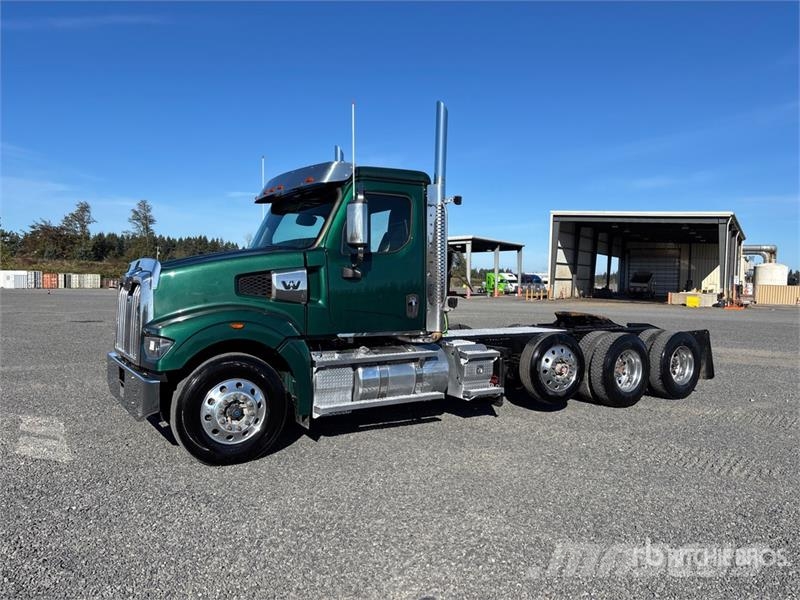 Western Star 49X 8x4 Tri/A Day Cab Truck Tractor Vlačilci