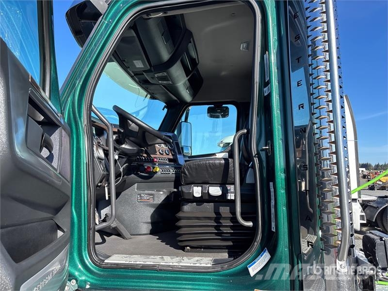 Western Star 49X 8x4 Tri/A Day Cab Truck Tractor Vlačilci