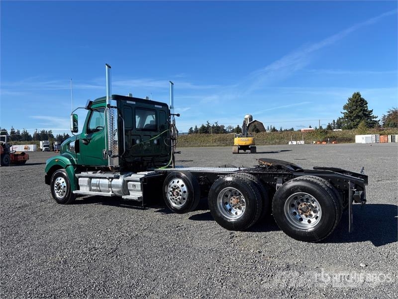 Western Star 49X 8x4 Tri/A Day Cab Truck Tractor Vlačilci