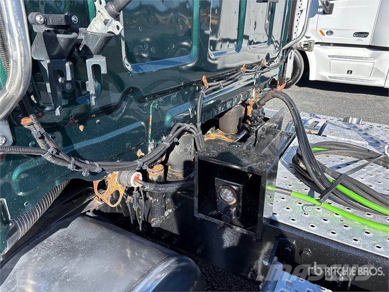 Western Star 49X 8x4 Tri/A Day Cab Truck Tractor Vlačilci
