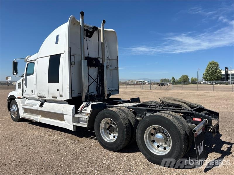 Western Star 5700XE 6x4 T/A Sleeper Truck Tractor Влекачи