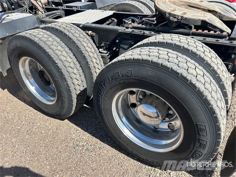 Western Star 5700XE 6x4 T/A Sleeper Truck Tractor Влекачи