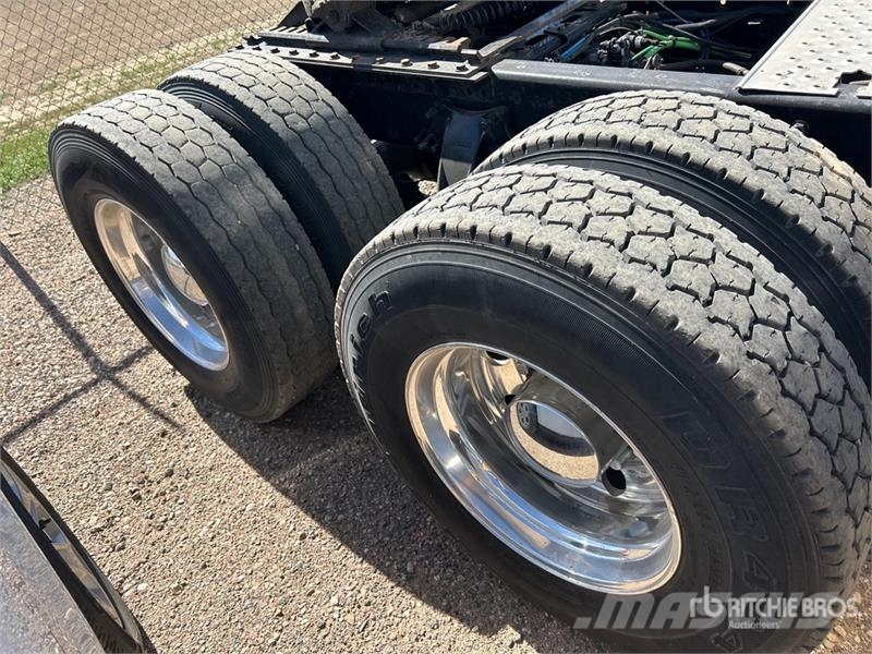 Western Star 5700XE 6x4 T/A Sleeper Truck Tractor Влекачи