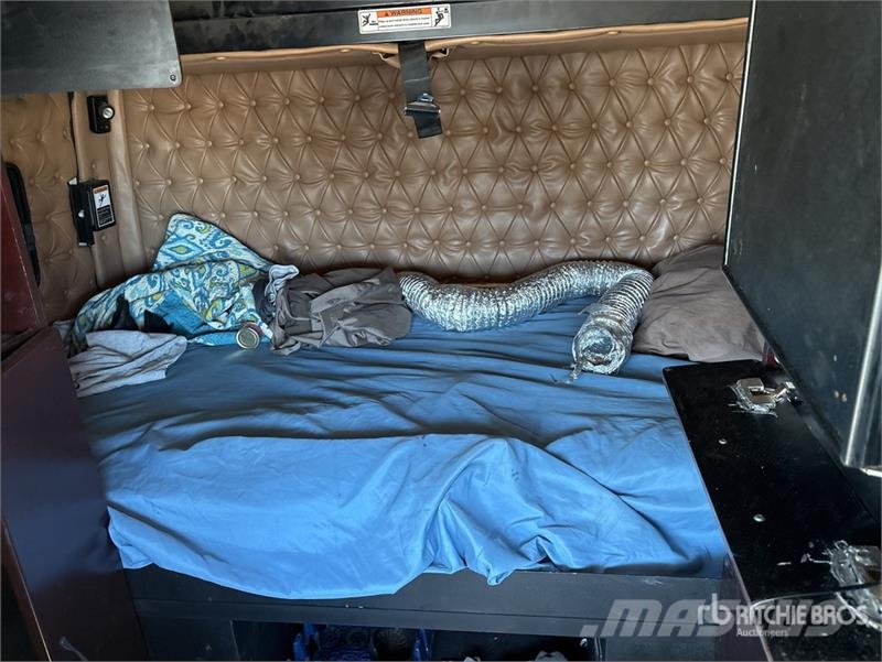 Western Star 5700XE 6x4 T/A Sleeper Truck Tractor Trekkers