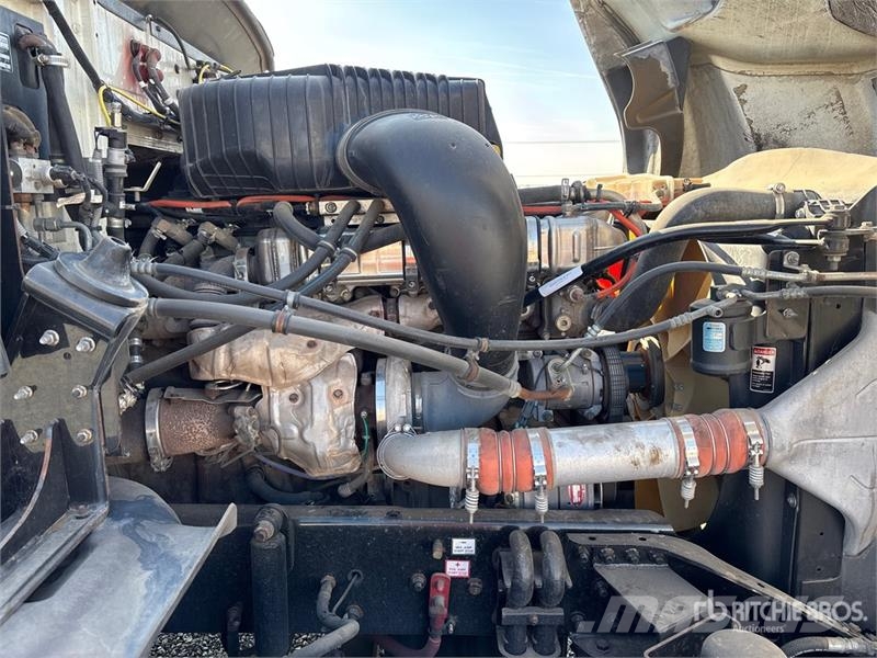 Western Star 5700XE 6x4 T/A Sleeper Truck Tractor Vilcēji
