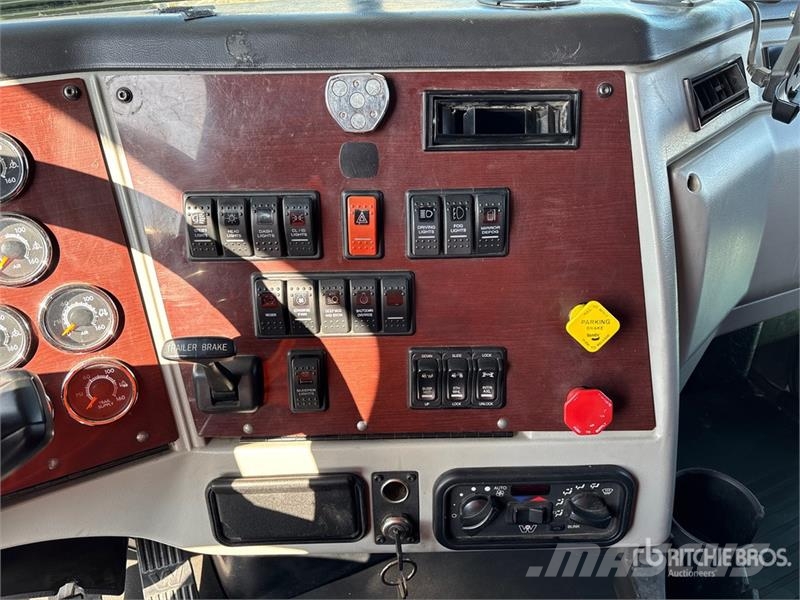 Western Star 5700XE 6x4 T/A Sleeper Truck Tractor Vilcēji
