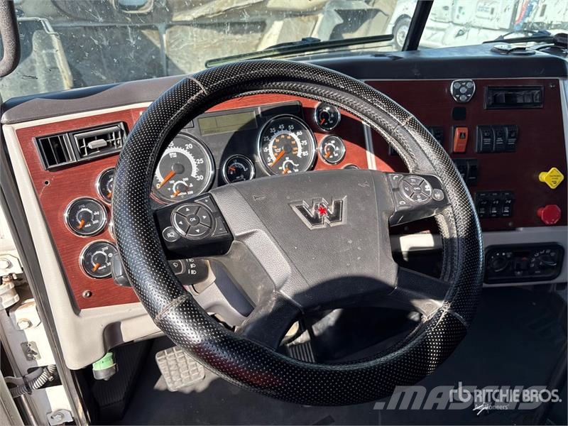 Western Star 5700XE 6x4 T/A Sleeper Truck Tractor Vilcēji