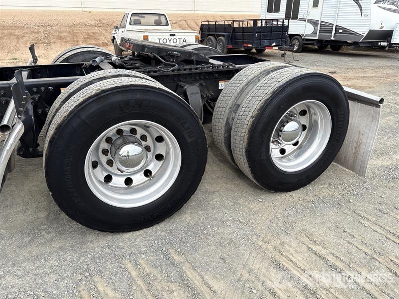 Western Star 5700XE 6x4 T/A Sleeper Truck Tractor Camiones tractor
