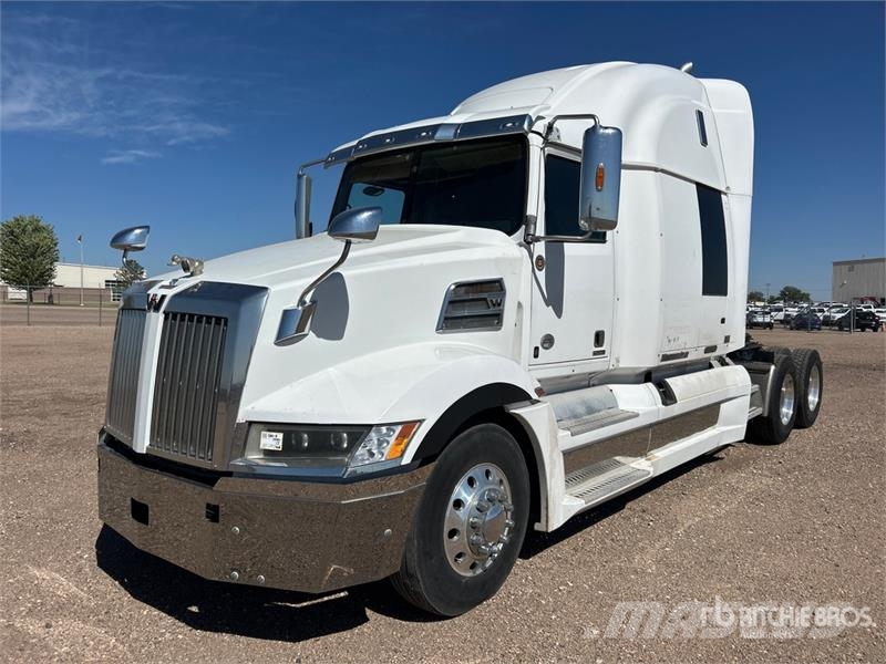 Western Star 5700XE 6x4 T/A Sleeper Truck Tractor Влекачи