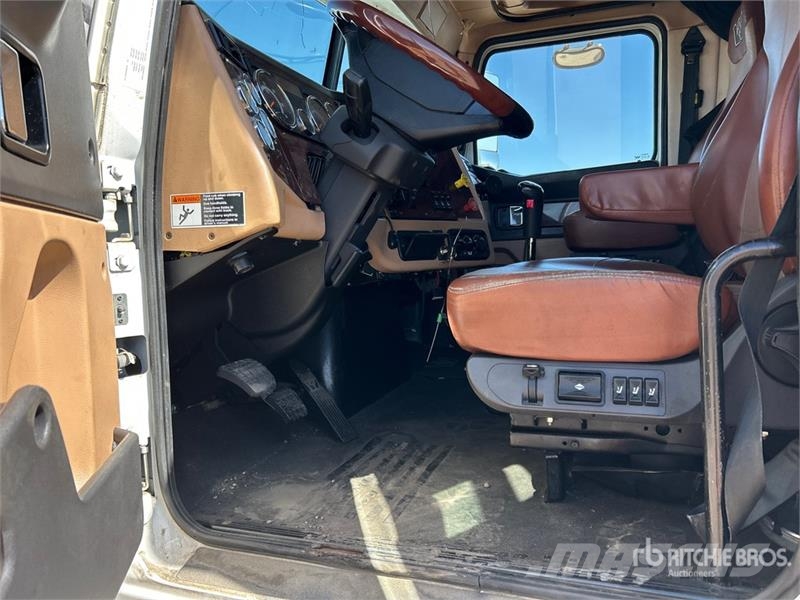Western Star 5700XE 6x4 T/A Sleeper Truck Tractor Влекачи