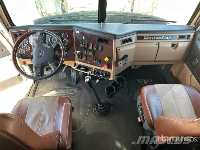 Western Star 5700XE 6x4 T/A Sleeper Truck Tractor Влекачи