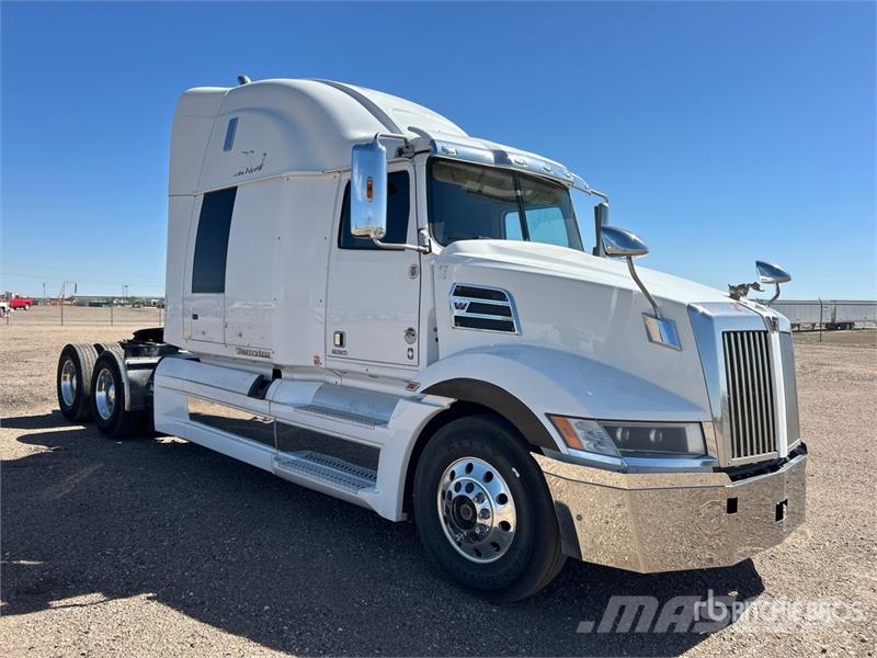 Western Star 5700XE 6x4 T/A Sleeper Truck Tractor Влекачи