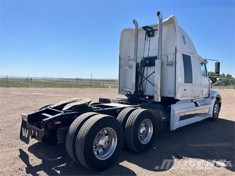 Western Star 5700XE 6x4 T/A Sleeper Truck Tractor Влекачи