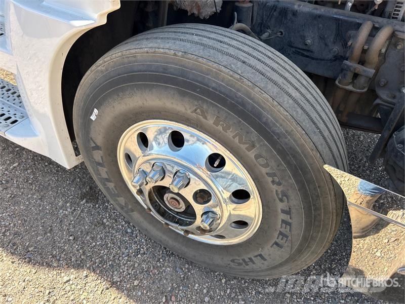 Western Star 5700XE 6x4 T/A Sleeper Truck Tractor Влекачи