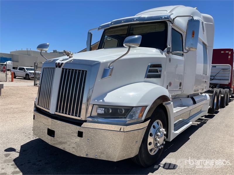 Western Star 5700XE 6x4 T/A Sleeper Truck Tractor Влекачи