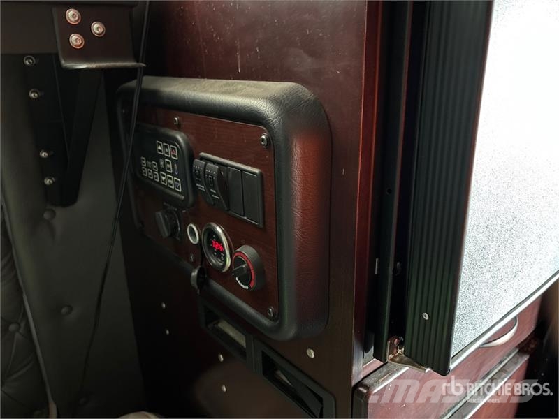 Western Star 5700XE 6x4 T/A Sleeper Truck Tractor Vilcēji