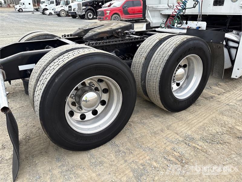 Western Star 5700XE 6x4 T/A Sleeper Truck Tractor Camiones tractor