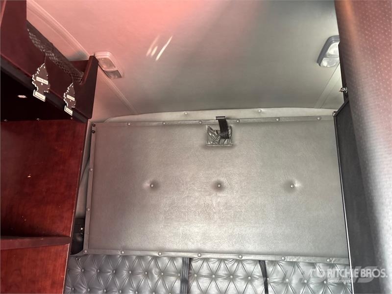 Western Star 5700XE 6x4 T/A Sleeper Truck Tractor Vilcēji
