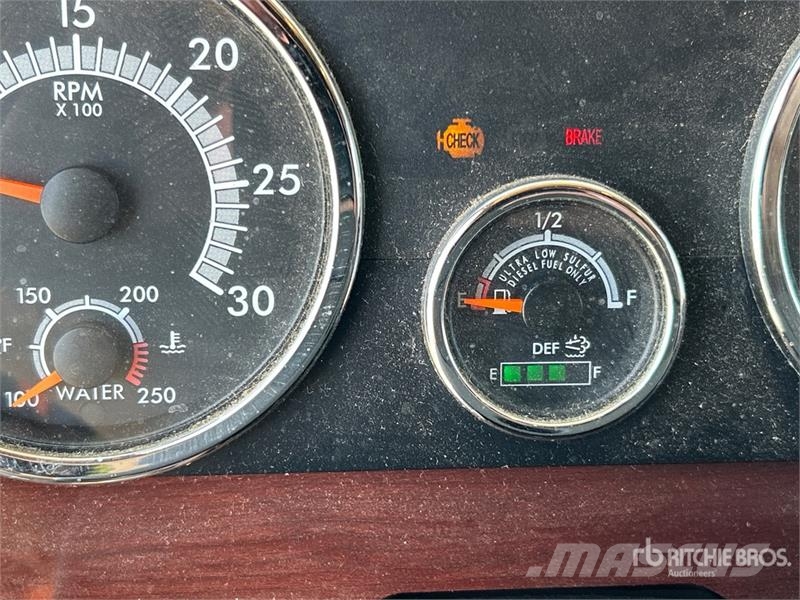 Western Star 5700XE 6x4 T/A Sleeper Truck Tractor Влекачи