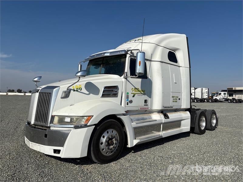 Western Star 5700XE 6x4 T/A Sleeper Truck Tractor Vilcēji