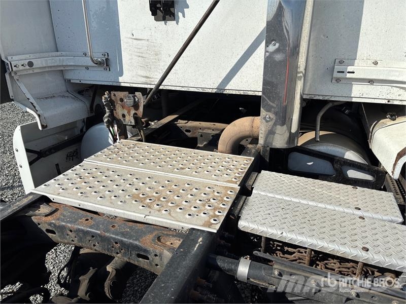 Western Star 5700XE 6x4 T/A Sleeper Truck Tractor Vilcēji