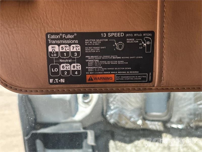 Western Star 5700XE 6x4 T/A Sleeper Truck Tractor Влекачи