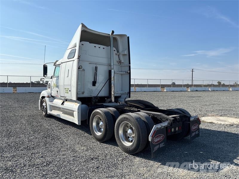 Western Star 5700XE 6x4 T/A Sleeper Truck Tractor Vilcēji