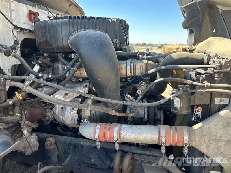 Western Star 5700XE 6x4 T/A Sleeper Truck Tractor Влекачи