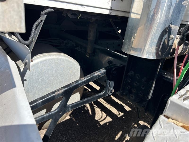 Western Star 5700XE 6x4 T/A Sleeper Truck Tractor Влекачи