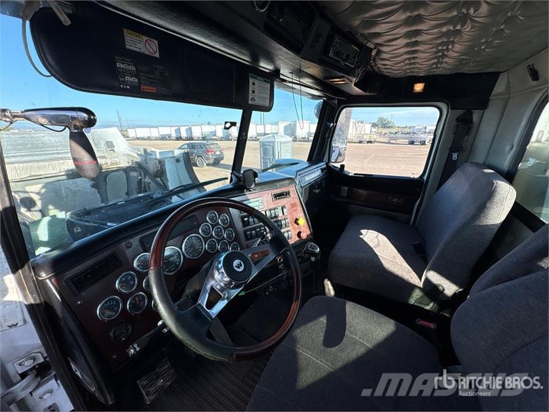 Western Star W4900 10x4 Cab and Chassis Kabine i unutrašnjost