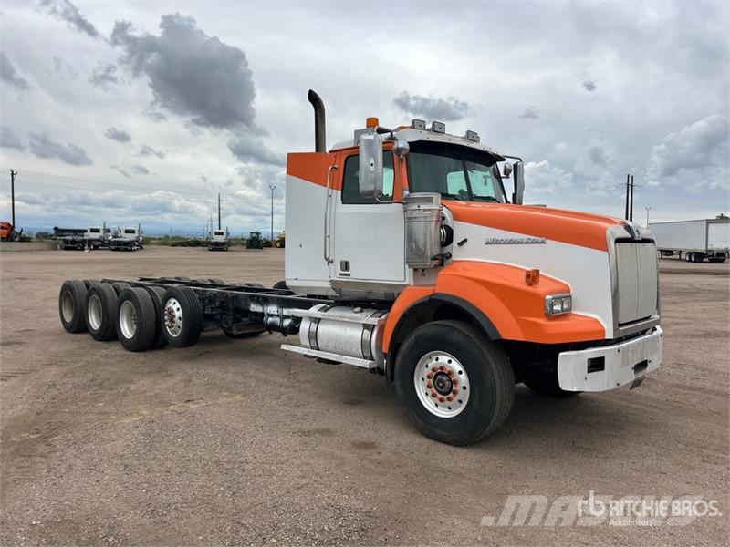 Western Star W4900 10x6 Cab and Chassis Ohjaamot ja sisustat