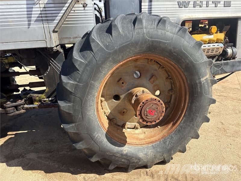 White 421-82002 4WD Tractor Traktory