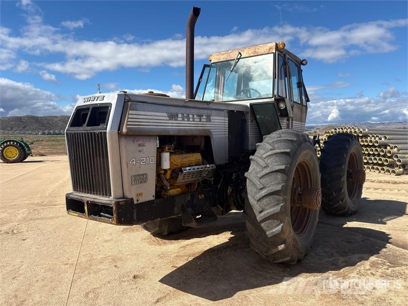 White 421-82002 4WD Tractor Traktory