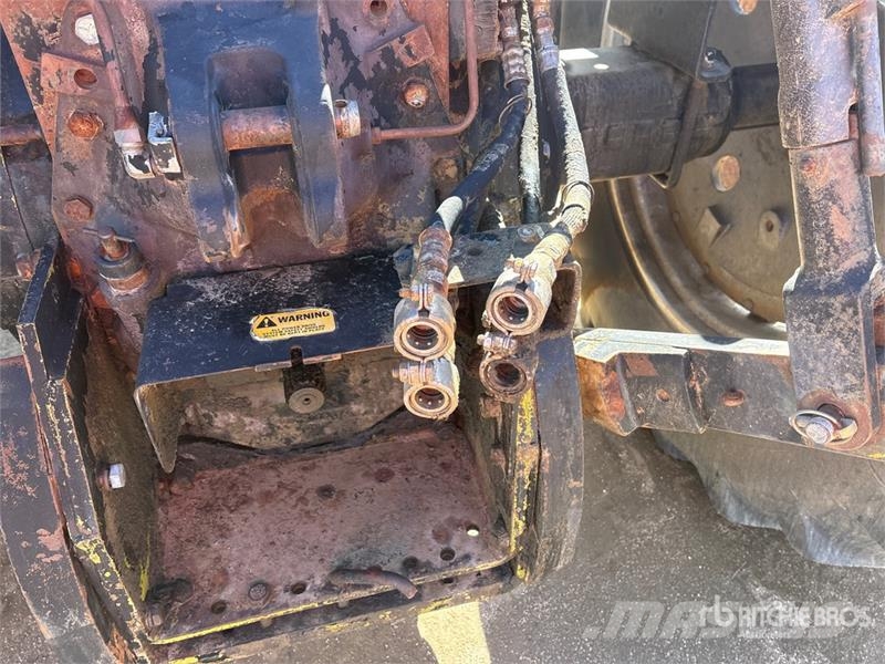 White 421-82002 4WD Tractor Traktory