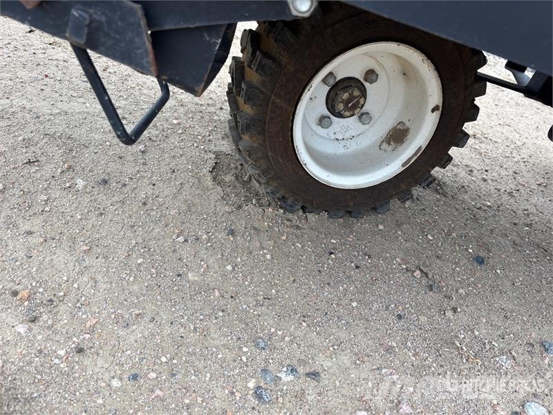 Whiteman Stand-On Concrete Buggy (Inoperable) 混凝土配件