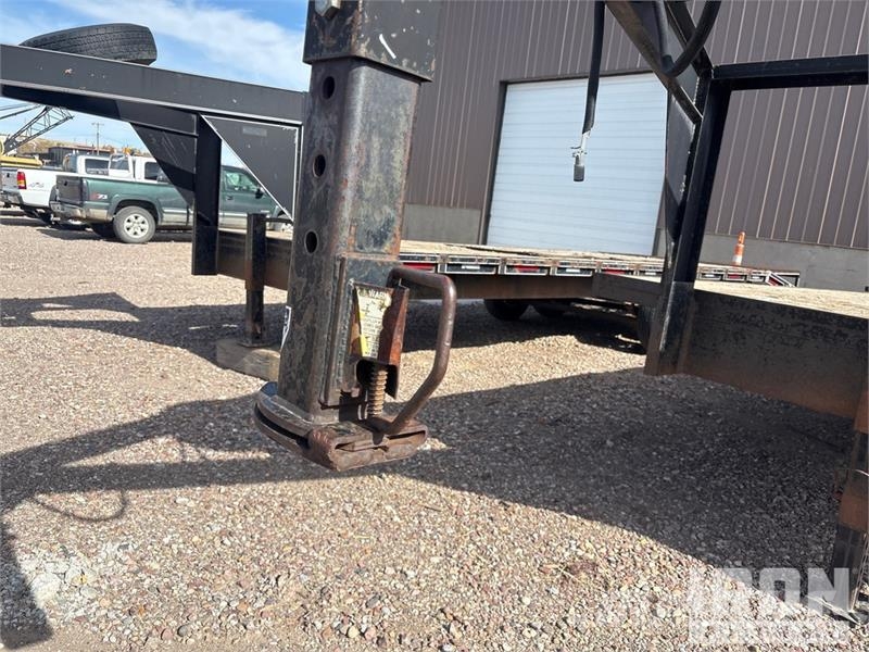 Wilray 24 24 ft T/A Gooseneck Equipment Trailer Prikolice za prevoz vozil